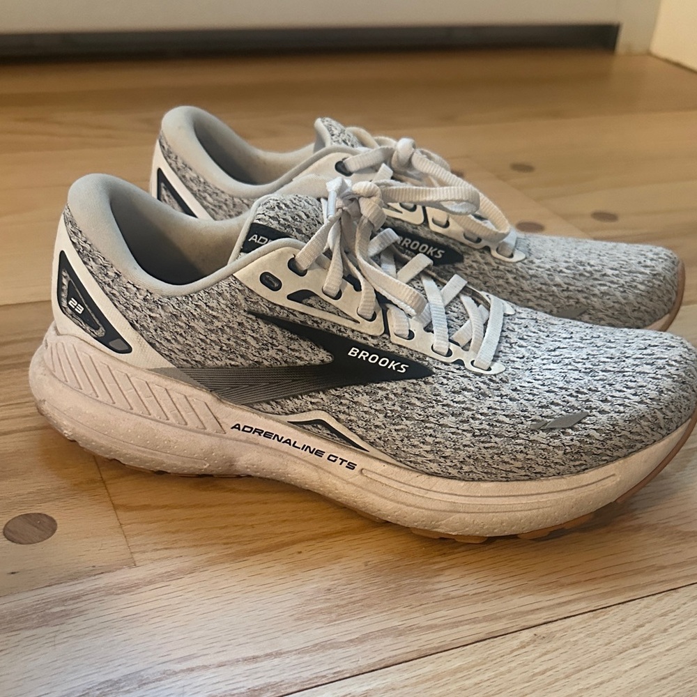 Brooks Adrenaline GTS 23 Women's Running Shoes - Light Gray/White SIZE 8.5